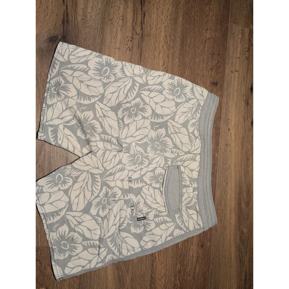 O'Neil floral Mens Cruzzers Board Shorts  Size 28